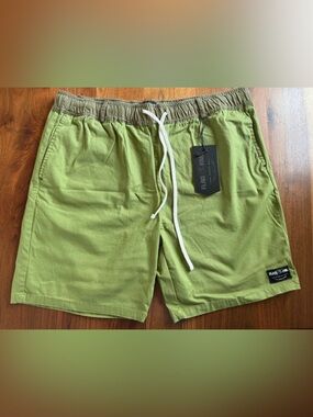 Flag nor fail Men’s Green Shorts NWT